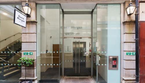 In the middle of Cardiff City centre - Foto 3