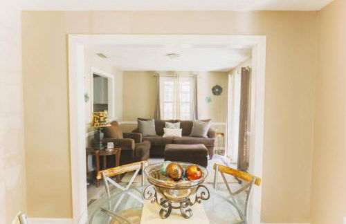 Cozy Downtown Gem Fully Equipped Free Parking - Photo 10