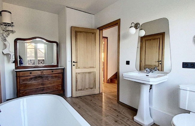 Elegant Hillside Mansion - Photo 21