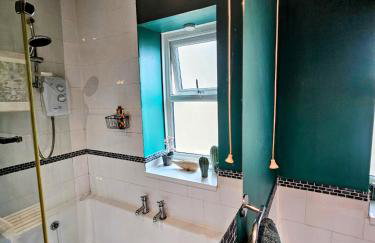 Large 3 bedroom home in the heart of Bingley - Foto 15