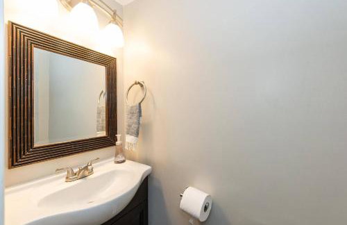 Private, Updated Townhouse in DT Apex - Foto 9