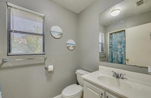 Pool and Game Room Waterfront Harlingen Home - Foto 36