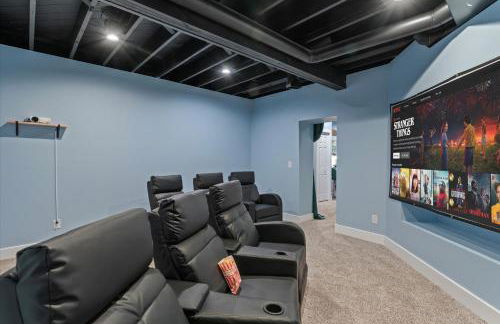 5bd Movie Theater - 7mins to UND - Backyard BBQ - Foto 17