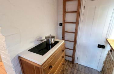 The Lookout: Cosy Compact Cottage - Photo 9