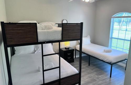 Tranquil 1,5 Acre Retreat with Modern Comfort - Foto 13