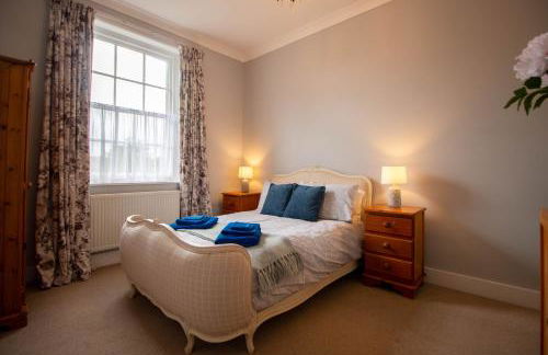 Grand 2 bed Georgian apartment at Florence House with king bed, in the heart of Herne Bay & 300m from beach - Foto 4