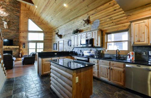 Luxury Lakefront Chalet Resort 2 Pools FREE Amenities Dock Kayaks Waterslide - Foto 22