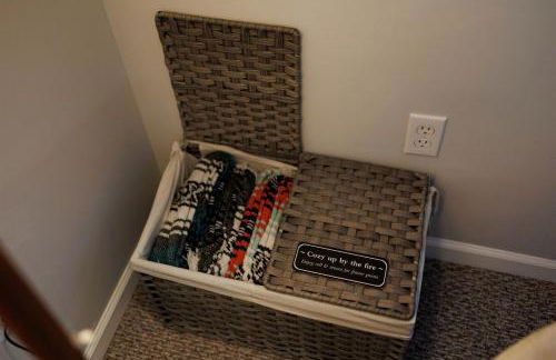 Historic Farm Cottage on 800-Acre Orchard - Foto 28