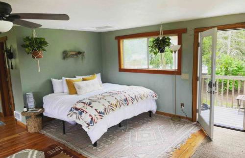 Riverfront Getaway on the Wild and Scenic - Foto 46