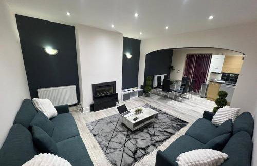 Newly Refurbed 5 Bed House for Contractors, Families & Relocation- Cosely Wolverhampton - Foto 1