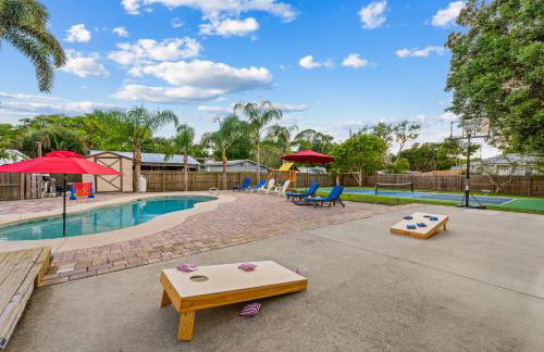 Tropical Oasis- Pickleball, Pool, Hot Tub- 15 min to beach - Photo 71