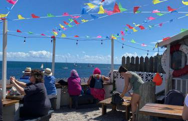 The Old Gallery - Charming Coastal Escape For Two - Photo 30