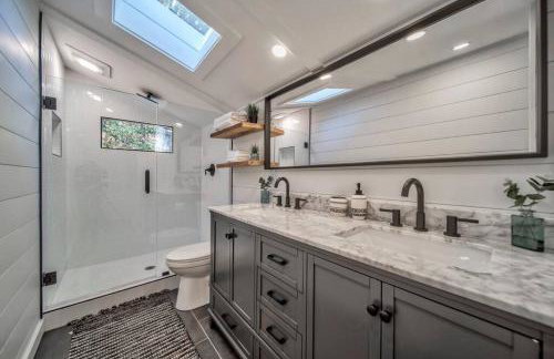 Modern Cabin with View, Pet-Friendly, Close to town - Foto 12