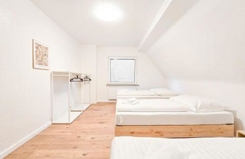 Tolstov Apartments - Monteurwohnung mit 3 Zimmern - Dachgeschoss - Parkplatz - Photo 5