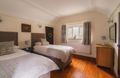 Half Way House, Clappersgate, sleeps 8 - Foto 22