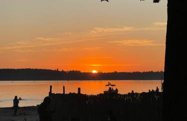 Rumiane pola - stodoła na Mazurach z widokiem na jezioro - Foto 72
