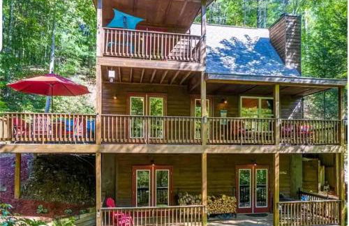Amazing Creek View Cabin w/ Hot Tub, Firepit & Pool Table - Foto 18
