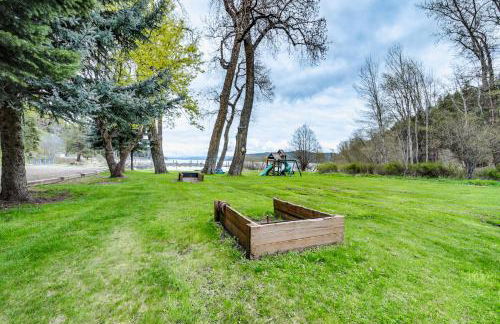 Mid-Century Escape Lake Views, Steps to Cave Bay! - Foto 33