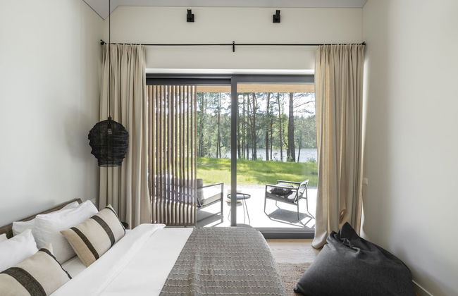 The Lake. Unique Waterfront Villa - Photo 23