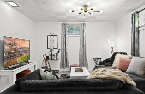 Modern Apartment with Parking & Prime Location - Foto 49