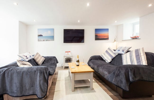 Beach Side House in Beautiful Borth - Photo 9