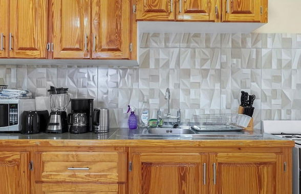 Your quaint home just steps from beach - Foto 13