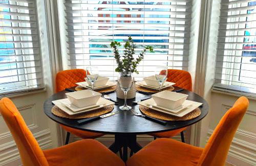 Stunning Apartment-6 Minute walk from Beach-Free Parking - Photo 3