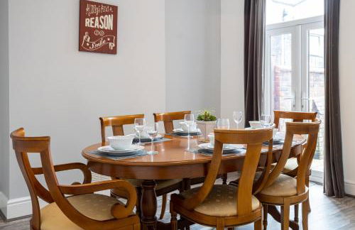 Cheadle village - Photo 21