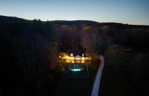 Elegant 7BR Estate with Pool & Hot Tub in Berkshires - Foto 33