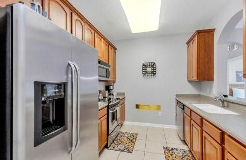 Newly Updated Condo, Near Conv. Center - Photo 5