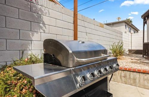 Los Angeles charming big house, king bed, parking, EV - Photo 59