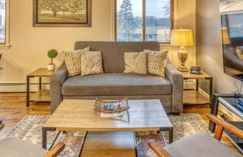 Group Friendly Cabin with Spa on the Deck near Tappan Lake in Ohio - Foto 40