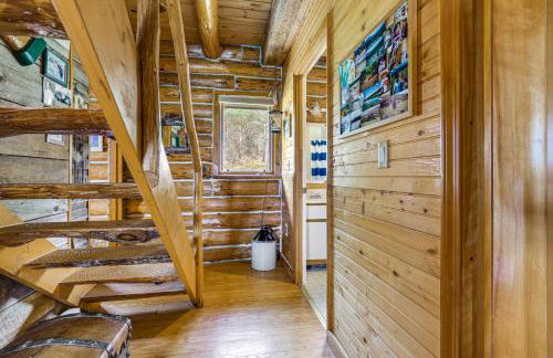 Log Cabin with Pond and Trail Access in Almond! - Foto 19