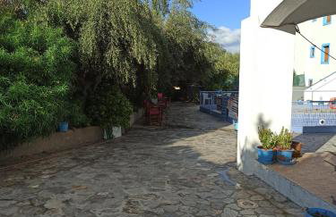 Giannis Gerakios apartments by climbing house - Photo 16