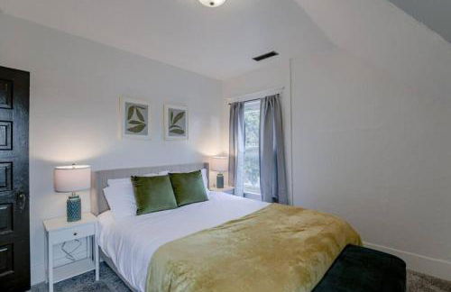 Beautiful - 4bd with Contemporary Interior - Foto 17