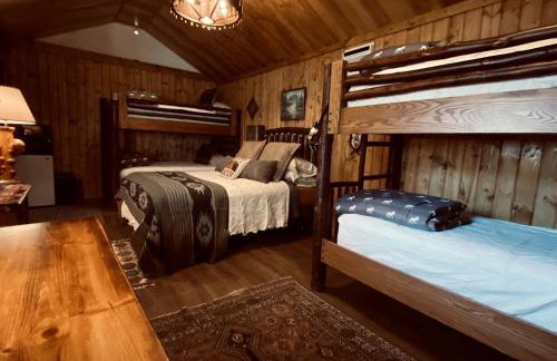 Modest Hickory Log Cabin near Idaho Falls, Perfect for a Family Getaway - Foto 1