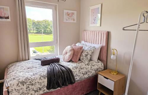 Modern 5 Bedroom Townhouse with Free Parking - Foto 44