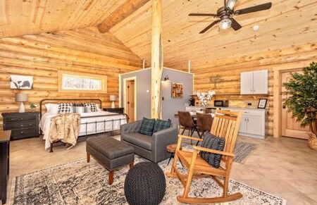 Studio apartment at Sugarloaf Log House - Photo 6
