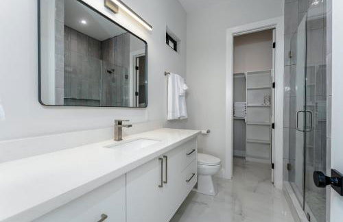 Waterfront Home with Pool Spacious Bay , Sleeps 16 - Foto 48