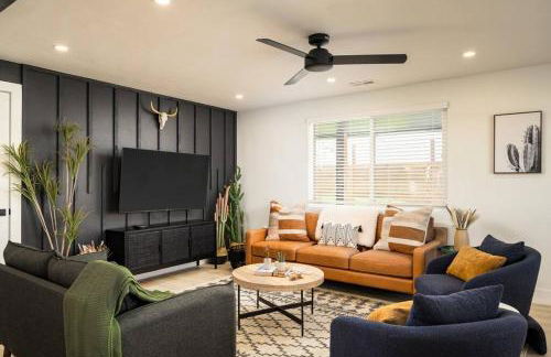 Wild West Disco Haus 2! New Hot Tub, Patio + Gym - Foto 43