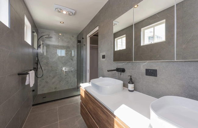 Renovated 3 Bedroom Family Home in Richmond With Parking - Foto 9