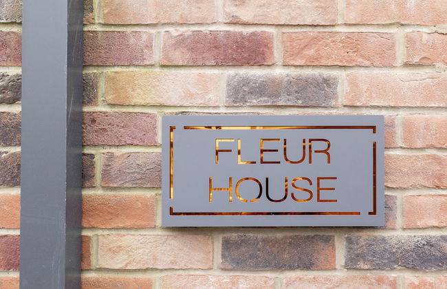 Elliot Oliver - Chic 2 Bedroom Town Centre Apartment - Photo 19