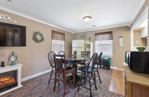 Brenda Lee History 4BR Retreat Pool Hot Tub - Photo 27