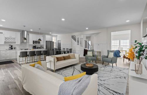 Brand New 4BR Near Downtown and Lucas Oil Stadium - Photo 1