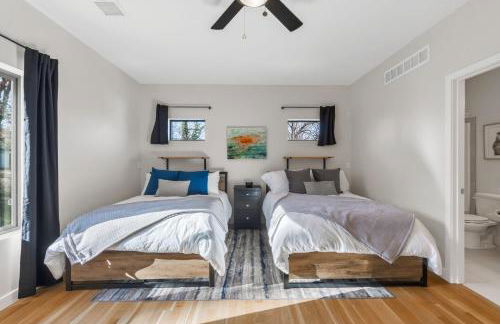 4BR Home with 4 Private Bathrooms 20 Min from Airport - Foto 32