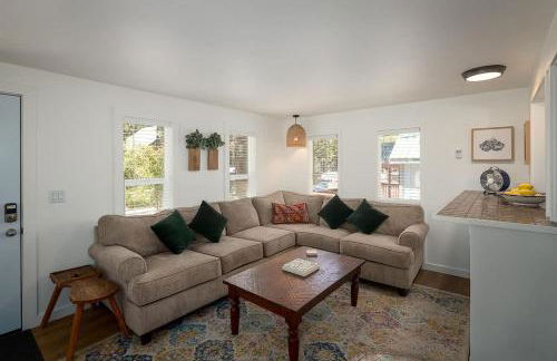 The Brook Ave Bungalow - Photo 4