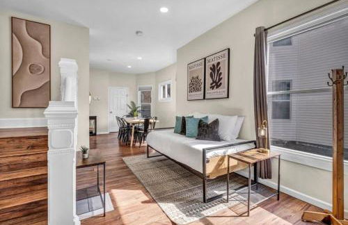 BIG 4BR House 7 Mins to Downtown with Foosball and Games - Foto 12