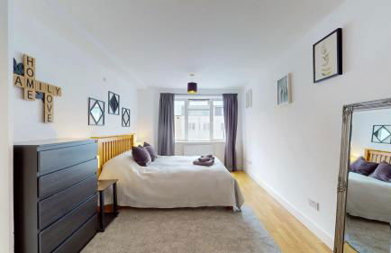 Bright and cosy 1 bed flat next to Tower Bridge - Photo 1