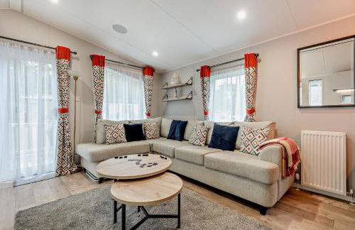 Astoria Lodge Smart Modern 2-Bedroom Holiday Lodge Milford on Sea - Photo 21