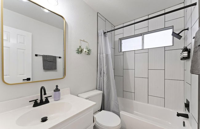 Remote Work Friendly King Beds Fast Wifi 3BR - Foto 13